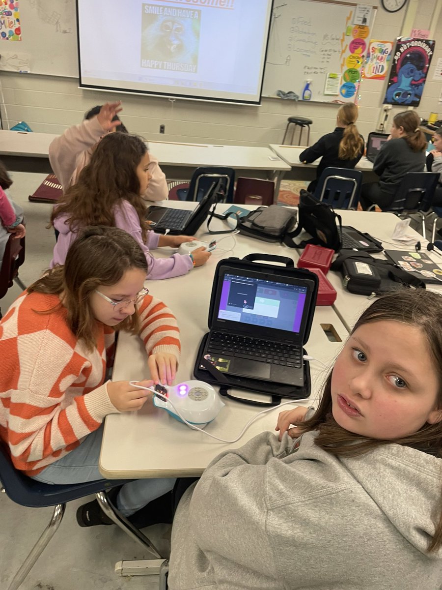 biggnit's tweet photo. @CCSredwolves @CESPrincipalAJ @PLTWorg @ccs_super @MurrayScience 5th Grade Ss in their “Robotics” kit are using the Finch 2.0 from the LISD. Working on being “robotocists”. Thanks to the LISD for enriching our kits. #LearningHavingFun https://t.co/eR7nH2f8Mf