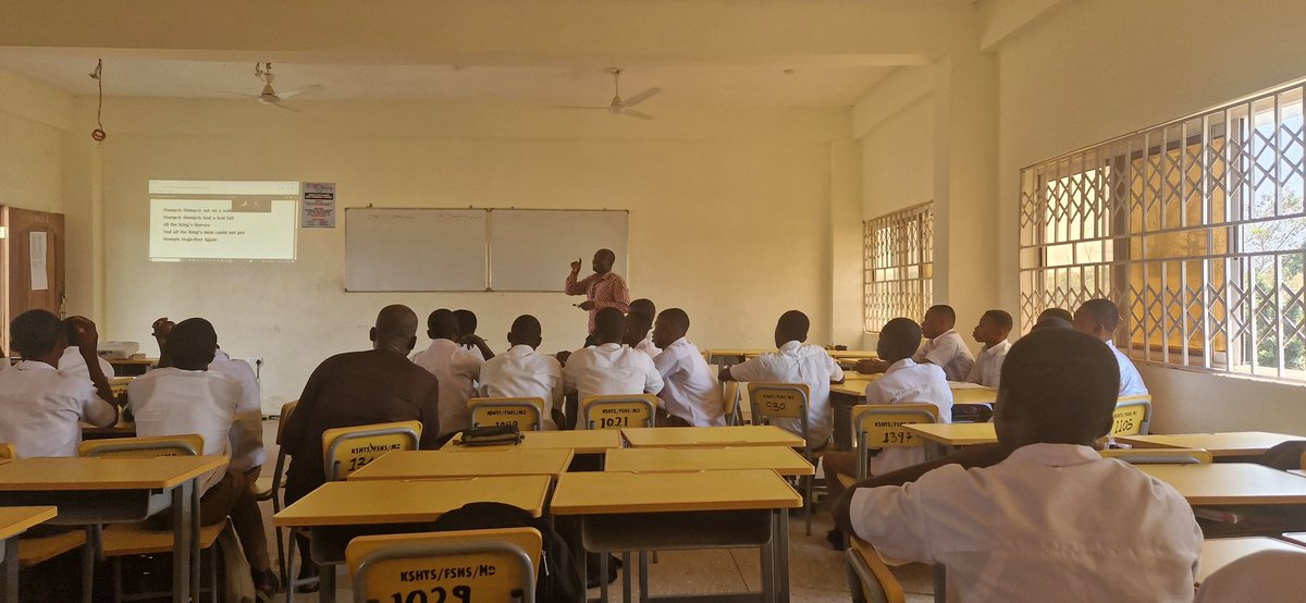robinedwardtodd's tweet photo. Today we are at Koase SHTS with the Director-General of @nacca_ghana, Professor Appiah, to check on progress with the SHS curriculum trial. Management and teachers are very enthusiastic about the new curriculum. Students told us that they are gaining a lot from group work. https://t.co/kTY6c2758e