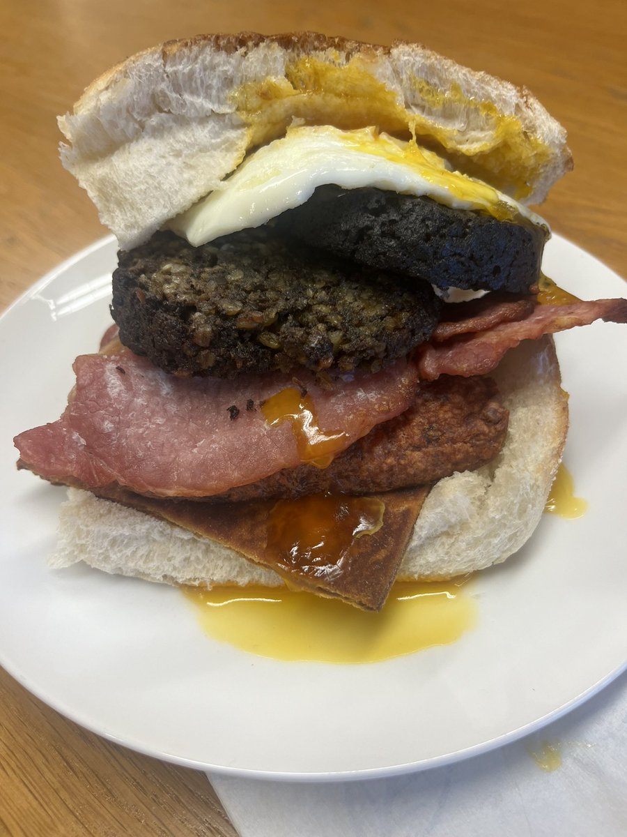 Ross17H's tweet photo. @GordonRamsay a proper Scottish breakfast roll 👌
Lorne Sausage, Stornoway  Black Pudding,  Potato Scone, Ayrshire Bacon, Haggis, Broxburn Browns free range egg, all on a  @McGheesBakery Crispy Roll 👌 https://t.co/MD5pom4HwW