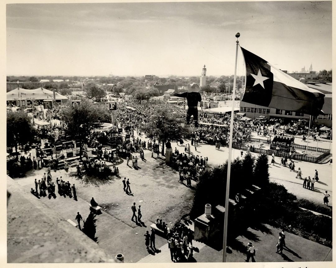 StateFairOfTX's tweet photo. Nickelback was right; I mean, look at this photograph... of the fairgrounds in 1954! 📸🤠 #ThrowbackThursday #BigTex #StateFairofTX #StateFairofTexas https://t.co/oLBvKuCCo1