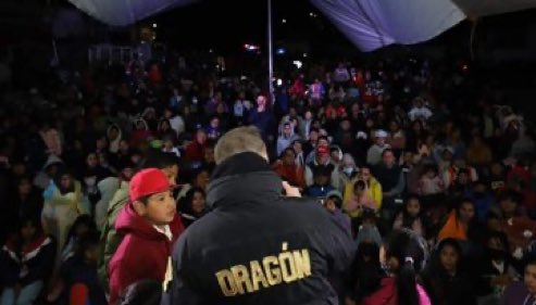 #Entérate El alcalde de Cuajimalpa, <a href="/AdrianRubalcava/">Adrián Rubalcava</a>, entregó más de mil 200 cobijas y regalos de Reyes Magos durante la inauguración de un parque de usos múltiples en la colonia Llano Conejo.