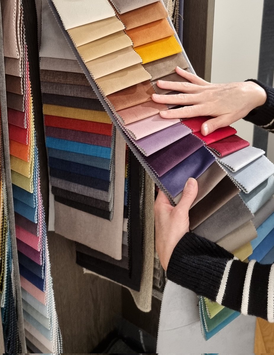 Quand il faut choisir son tissu et sa couleur de canapé convertible 😍 Réfléchir à son intérieur, ses envies, ses besoins. Un plaisir indescriptible d'imaginer sa future pièce maîtresse. Pas vous ?

C'est les Soldes, jusqu'à -60% dans nos 45 magasins.

#convertiblecontemporain
