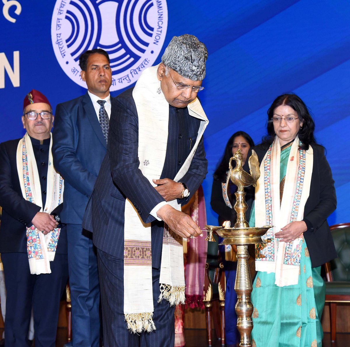 krushnakeshi's tweet photo. The 55th convocation ceremony was graced by the esteemed presence of the former President of India @ramnathkovind. His presence as the Chief Guest added immense honor and reverence to the event 🙏🏻🎓 @IIMC_India
#IIMCConvocation #IIMC55thConvocation
#iimcconvocation21_22 https://t.co/1qz0ZTni7Q