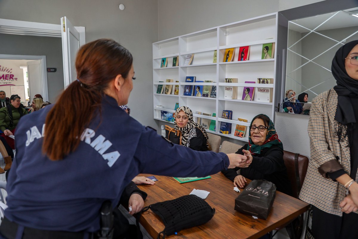 UkamerUsak's tweet photo. Program sonunda ayrıca J.Asb.Üçvs. Ebru Turgut kadınlarımıza KADES uygulaması hakkında bilgilendirme toplantısı gerçekleştirdi. https://t.co/wo0PgFqXDq