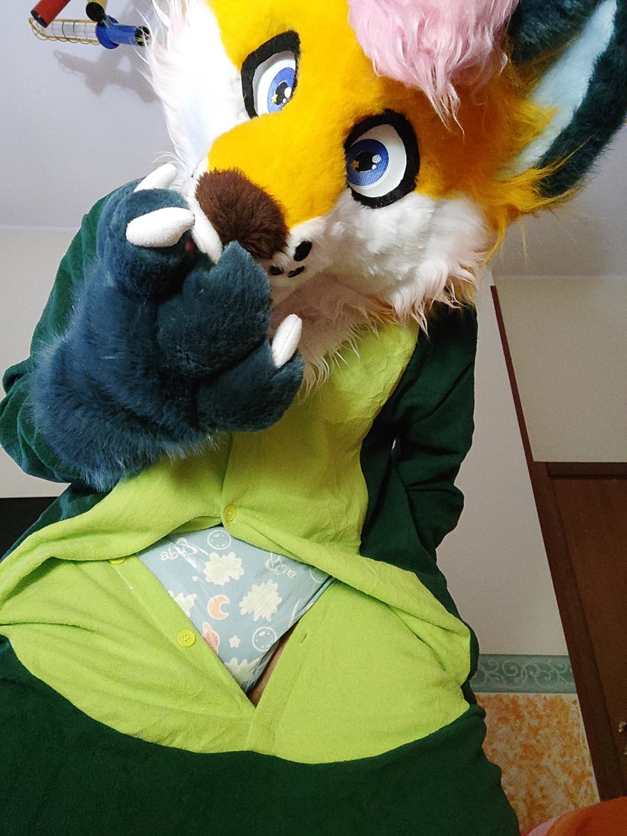 Extra photo as I said here eh eh

🔆tags🔆
#babyfur #diaperfur #fursuit #agerefur