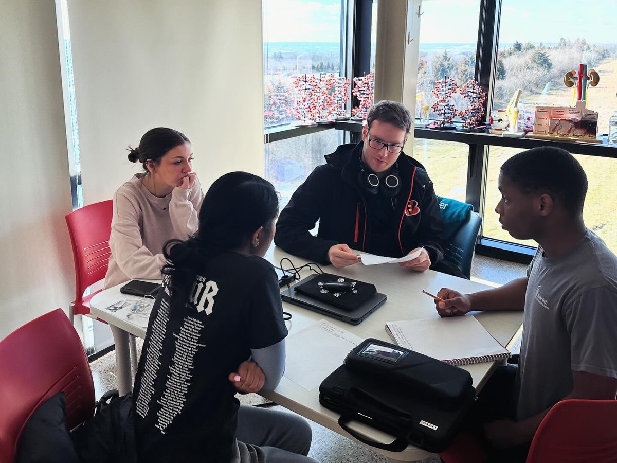 BTBiosci's tweet photo. Mrs. Mink’s Biomedical students having deep ethical conversations about the healthcare system, artificial body parts, and drug pricing! #buildingourfutureleaders #onebutlertech https://t.co/4c2eEEdzml