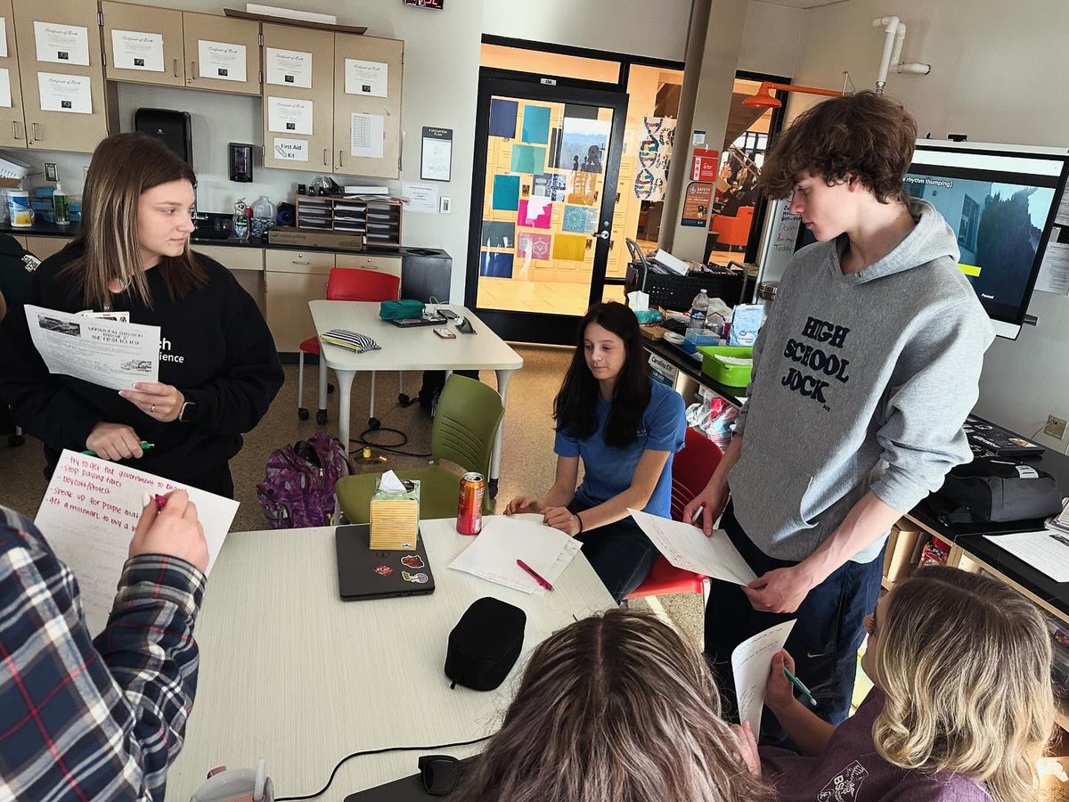 BTBiosci's tweet photo. Mrs. Mink’s Biomedical students having deep ethical conversations about the healthcare system, artificial body parts, and drug pricing! #buildingourfutureleaders #onebutlertech https://t.co/4c2eEEdzml