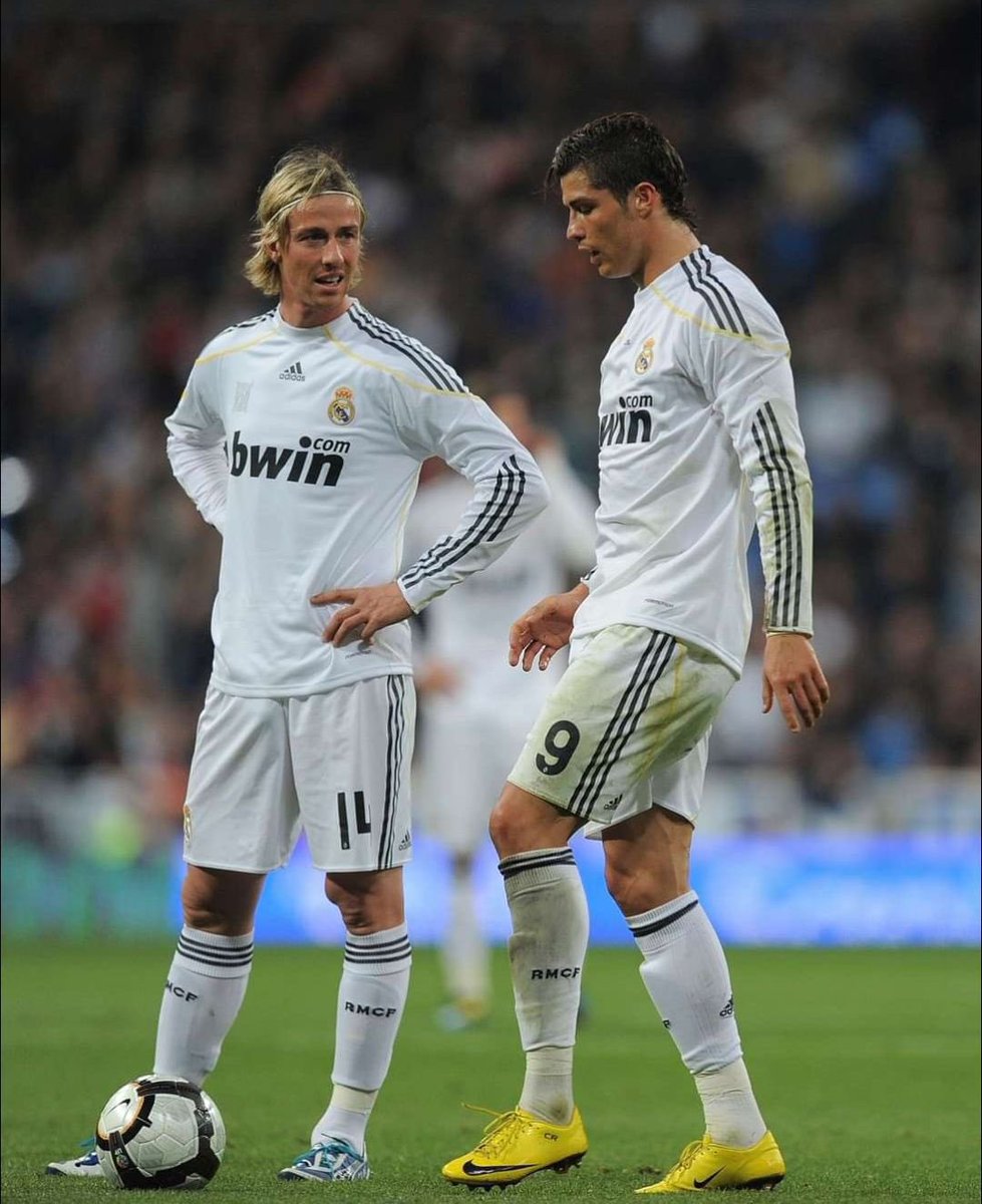 🎙️Guti:

“Quando Cristiano se mudou para o Real Madrid, ele veio com a Bola de Ouro e a Liga dos Campeões. Ele não pode ser comparado ao Mbappé”.