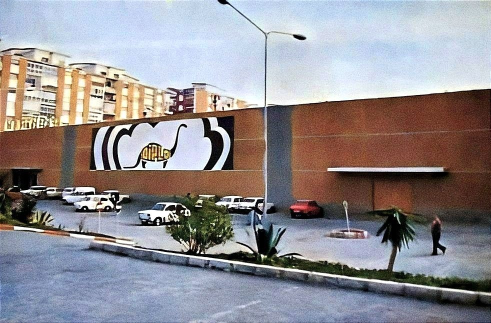 Malaga_AyerYHoy's tweet photo. Antiguo supermercado Diplo en el Nuevo San Andrés. 1980 https://t.co/XYeihBWure
