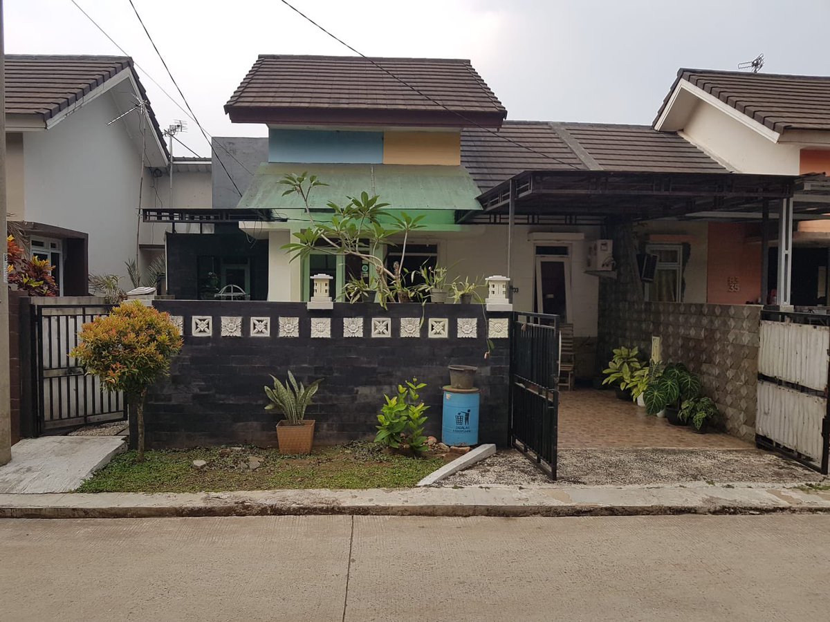 mohammadfrdy's tweet photo. @SeputarTetangga Jual rumah pemilik saya langsung River Valley Bogor LB88m LT 120M , cijeruk Bogor minat 08999302707,, thank you https://t.co/Q6JAp4E3N6