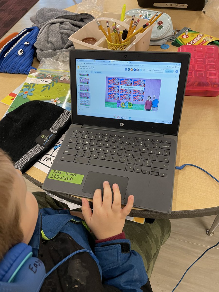 Kindergish's tweet photo. Working on our chrome books to practice our sight words. #WES #kinder #sightwords https://t.co/oTpLxRQy4A