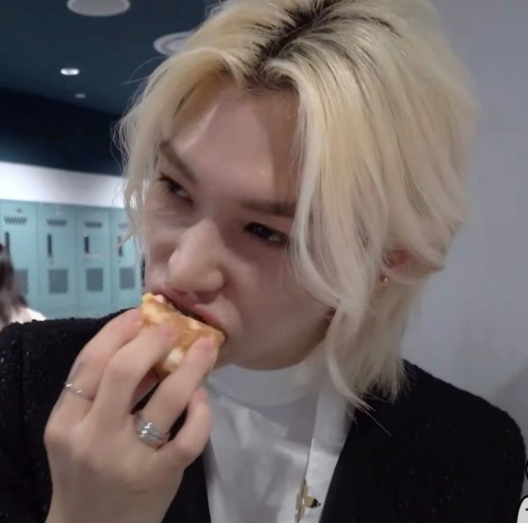 Felixityx's tweet photo. ?? he's so cat coded - I can't (Tʖ̯T)

{#felixlee #StrayKids #stay #kpoptwt} https://t.co/9AFX9dUCcD
