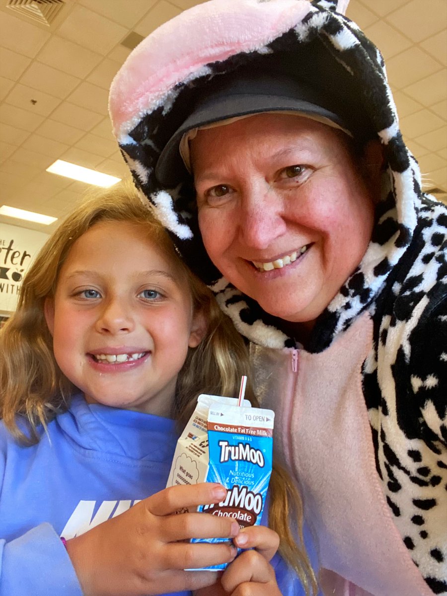 FCSNutrition's tweet photo. 🐄✨ Embracing the udderly amazing goodness of milk on #NationalMilkDay! Let's toast to the calcium-packed goodness that fuels our days and the dairy farmers who make it all possible. 🥛#FuelingGA #GSNAMinded https://t.co/ZwnQRHYJi1
