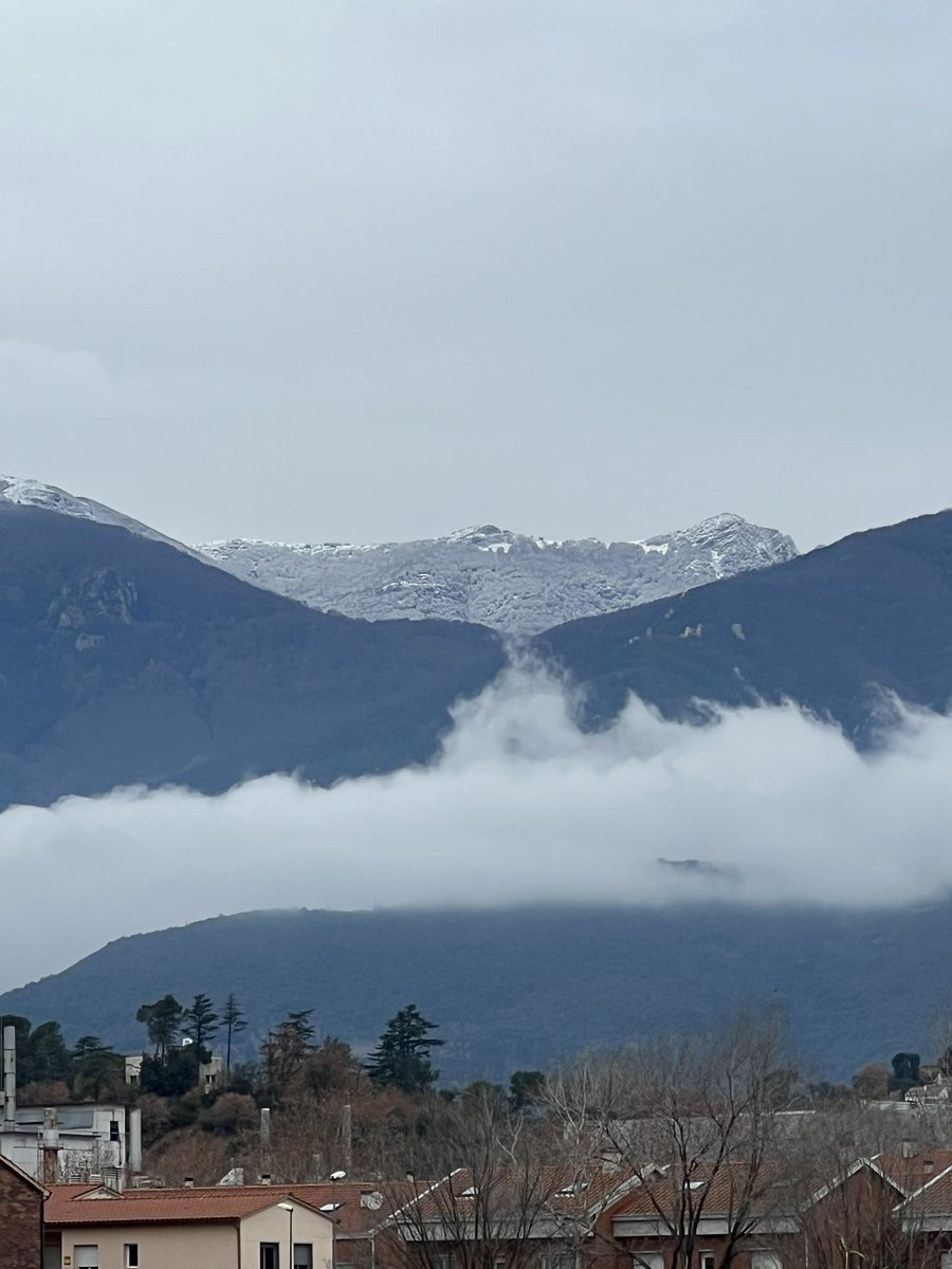 EricNieto21's tweet photo. Les Agudes (Montseny) molt blanques! ❄️ 🌨️ 
@meteopolita @meteocat @MeteoMauri @meteoceloni @MeteoGasso @alexmegapc @eltempsTV3 @btveltemps @tempsdemeteo @CatalunyaMet @meteocatalana https://t.co/MqKzRO4K2k
