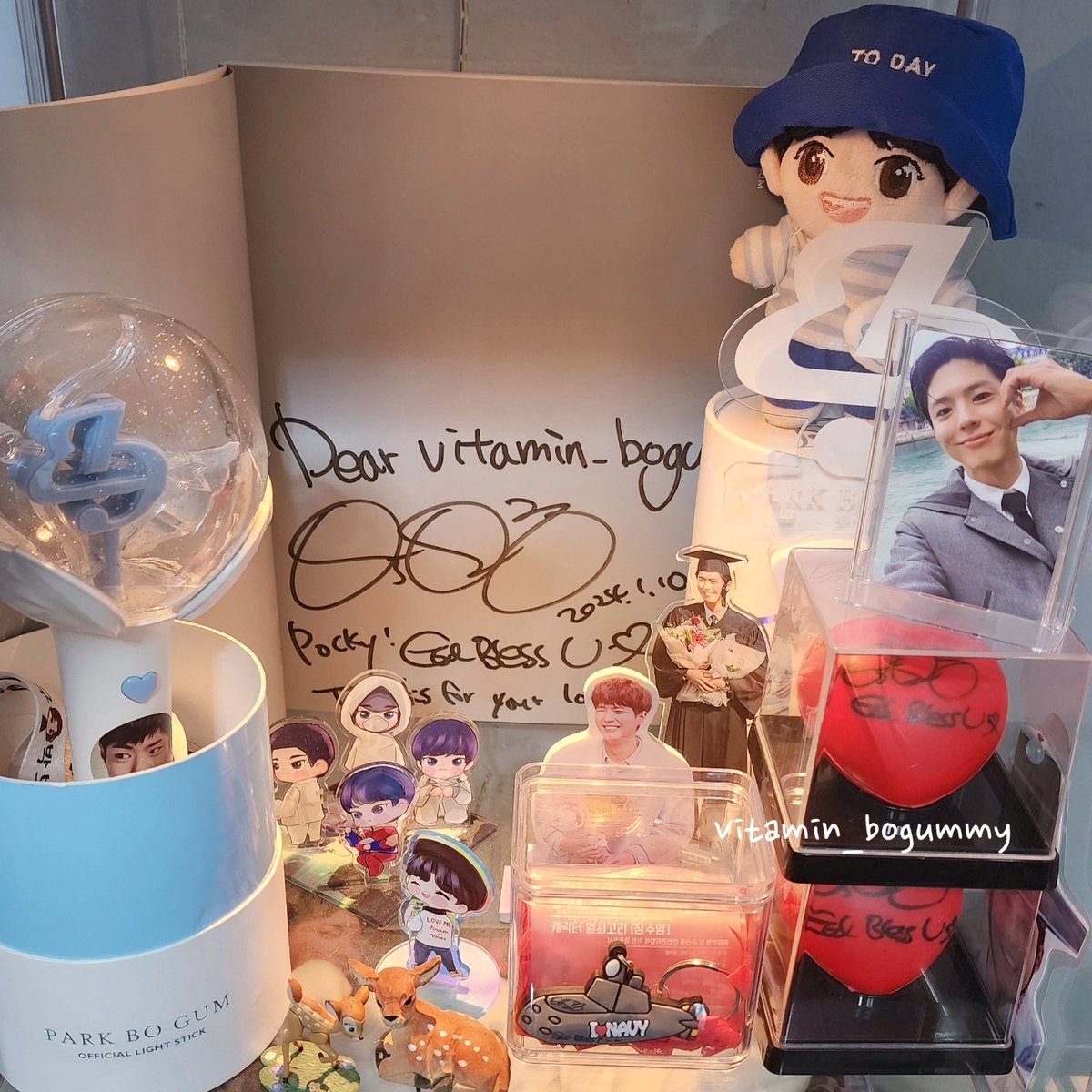 vitamin_bogummy's tweet photo. คุณค่าทางจิตใจ หาที่ไหนไม่ได้อีกแล้วในโลกนี้ 🎁✨

@bogummy Thanks you for your love too💕🫶🏻🥰

#박보검 #ParkBoGum #พัคโบกอม
#PARKBOGUMFansignInThailand
#PARKBOGUMExhibitionInThailand https://t.co/HmN79iPeEE