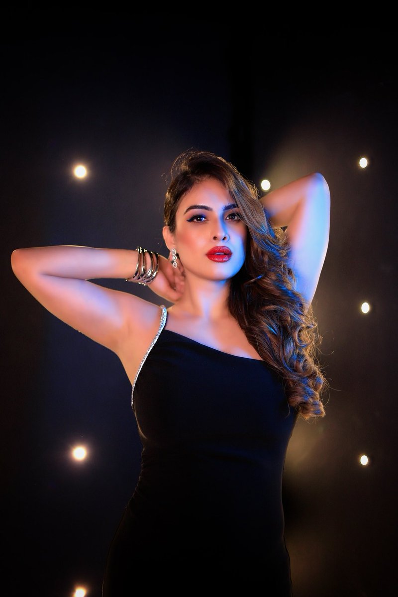 Nehhaamalik's tweet photo. You couldn’t handle me even if I came with instructions... 😜 😈 

:
#blackdress #oldshoot #throwbackthursday #blinglove #blacklove #nehamalik #fashionstyle #fashionblogger #mumbai #s3studio https://t.co/i3EoHPabgt