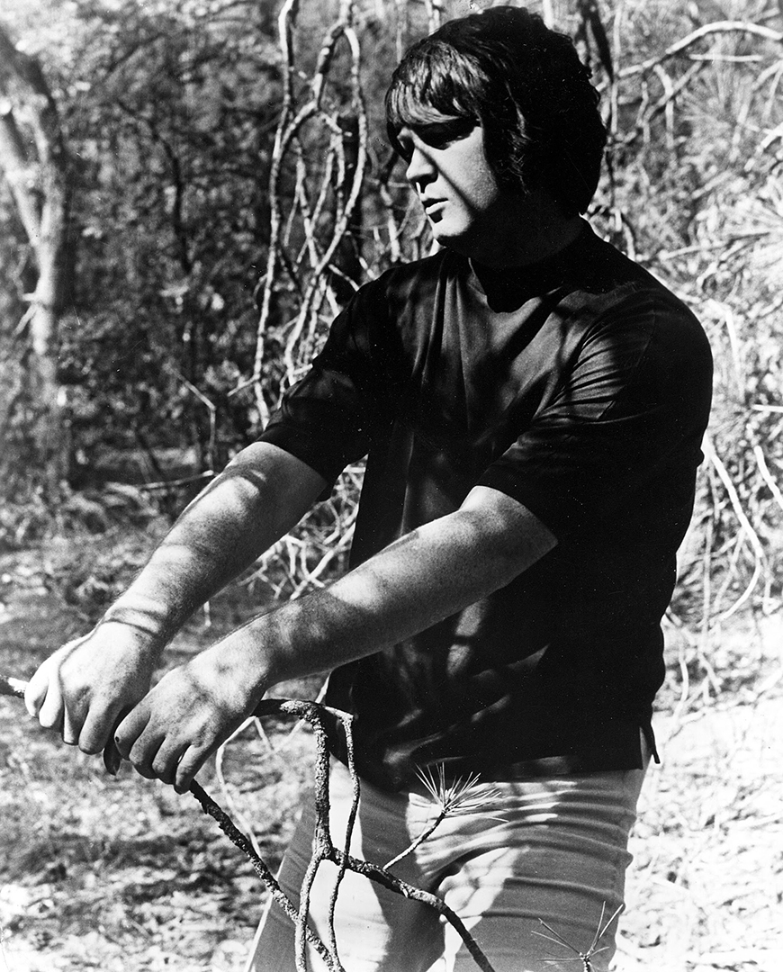 “I keep lookin' for a place to fit in
Where I can speak my mind
And I've been tryin' hard to find the people
That I won't leave behind”