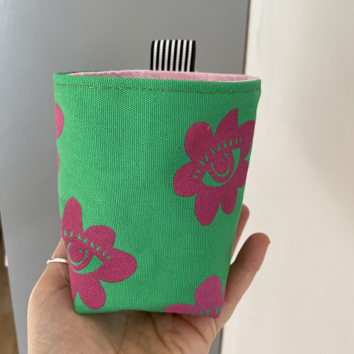 posner_nome's tweet photo. Making more pink things…I’m not even sorry 💖 #posnerandposner #handprintedtextiles #happycolours #pinkaesthetic #indiemaker #printmaking #stitched https://t.co/8KZk2Zmz7x