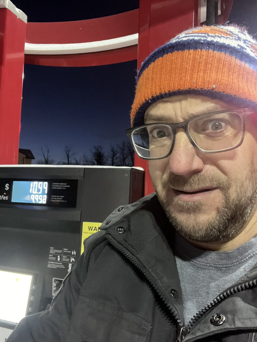 hank tweet media