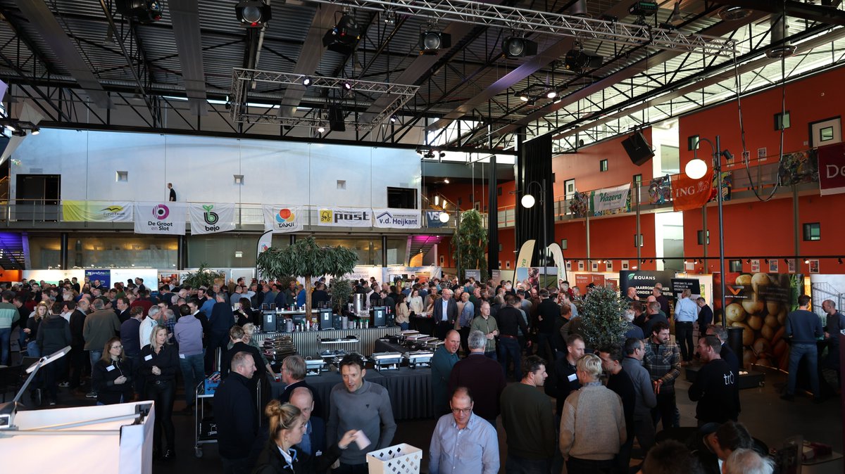 DeGrootenSlot's tweet image. Traditiegetrouw werd tijdens de themadag uien in Dronten de prijs voor #mooiste #bewaarui🧅uitgereikt. Dit jaar vielen twee rassen van De Groot en Slot in de prijzen🏆.  

🥇Hyroad van Jan Pieter Smid
🥈Red Ray van Joeri Koeman
Jan Pieter en Joeri van harte gefeliciteerd!👏