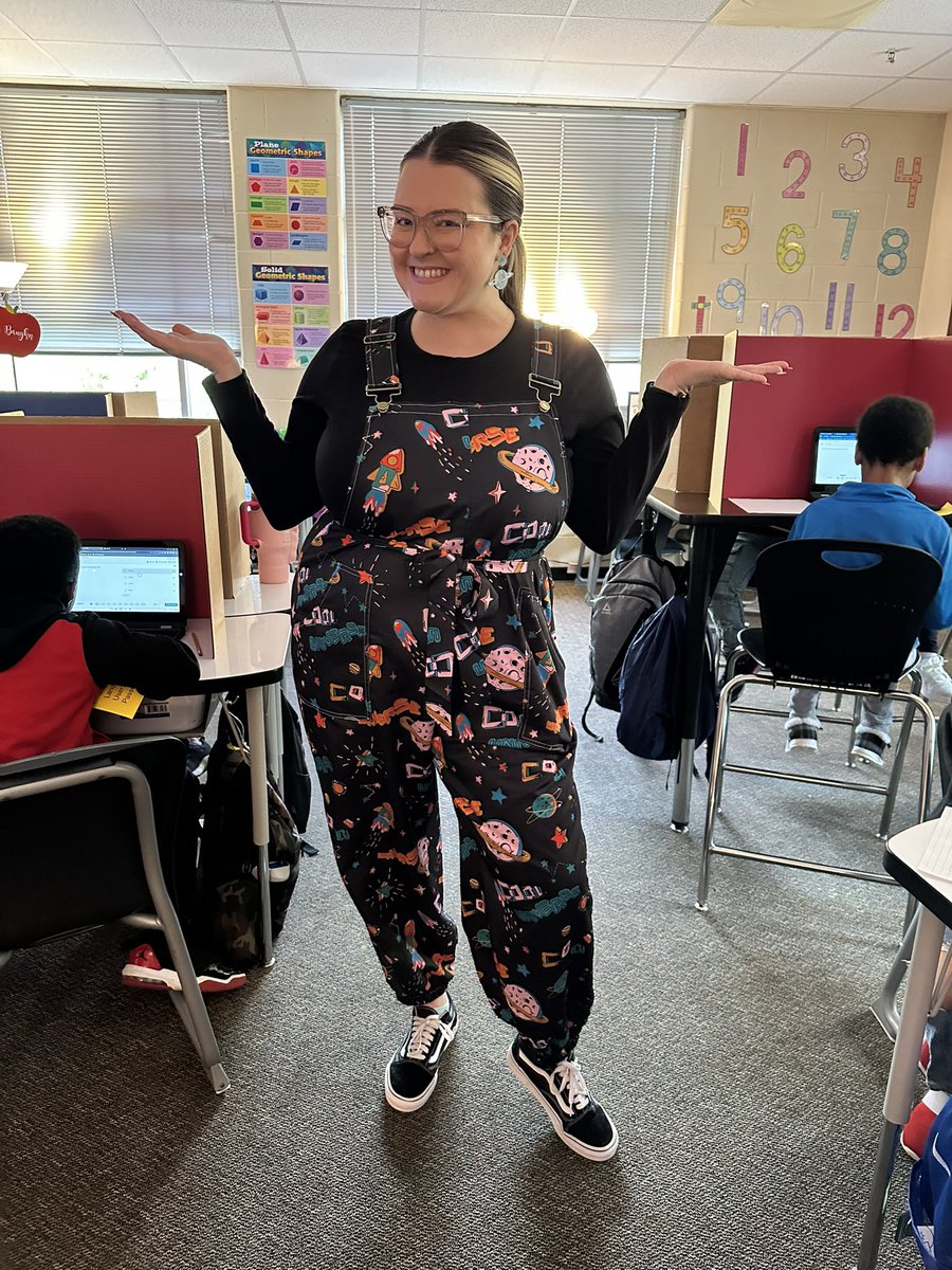 Encouraging her kids to do their best on their #planets assessment! #realmissfrizzle #livevisualaid <a href="/Ms_Baughn/">Ms. Baughn</a> <a href="/Humble_Science/">Humble ISD Elementary Science</a>