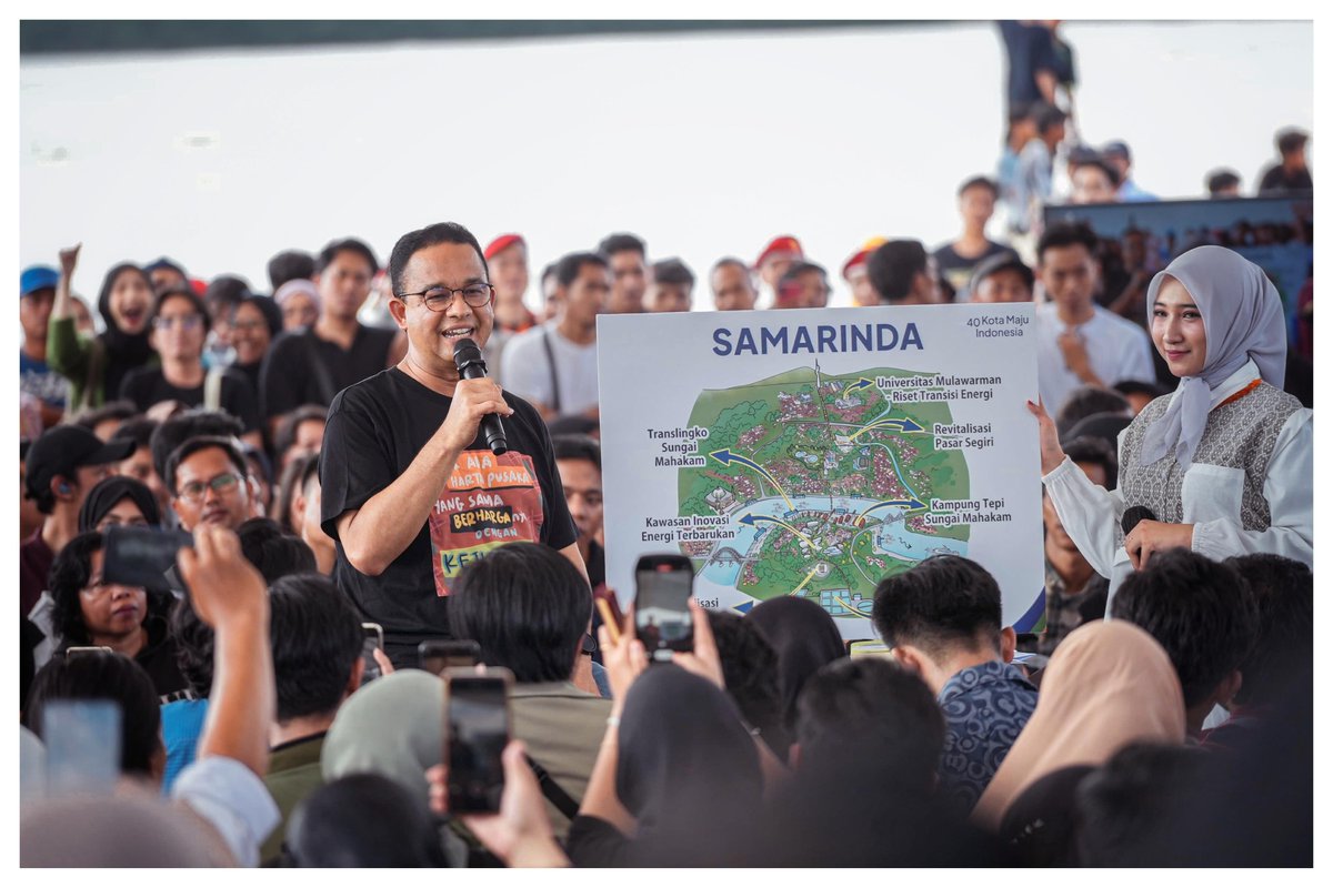 aniesbaswedan's tweet photo. Senang bisa beradu gagasan dengan teman-teman di Desak Anies Samarinda. Membicarakan masa depan Kalimantan. #AMINAjaDulu https://t.co/tLEIdipscN