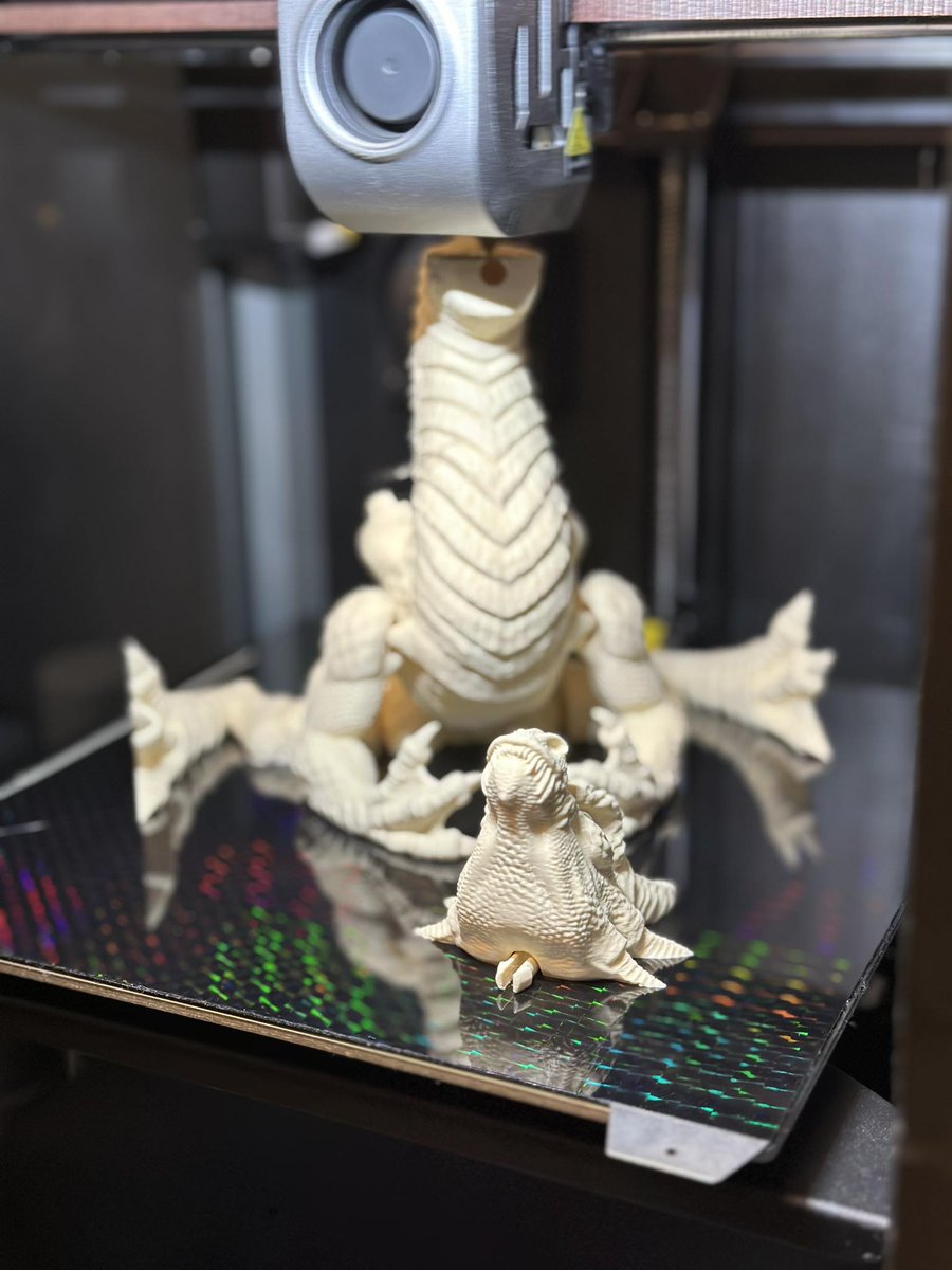 Creality3dP's tweet photo. 📢 #GIVEAWAY, show your DRAGON printing
📅 Date: 2-26 Jan.
------------------------------------------------------------
Today's showcase is from Kamil Borowy(https://t.co/6ph8ZmoMgX)
Printer: K1
🔎To Enter
✅Print dragon-themed models & showcase your own designs.
Or, print the dragon models we provide.
Get the free STL dragon model files here
👉 https://t.co/hQQ1FI3b44
Or, Free model print with the designer claimed.
✅ Tag us and use #creality3dragon
🎁Prizes!!!
🥇HALOT-MAGE PRO ( 599$ ) x1
🥈HALOT-MAGE ( 379$ ) x1
🥉UW-02 ( 219$ ) x1
🧡4-8th: LCD 8K High Precision UV Curable Resin 1kg & CHITUBOX PRO member for one month
🧡Participant Gifts
#creality #resinprinting #3dprinting #3dmodel #halotmagepro #3dprinter #dragon