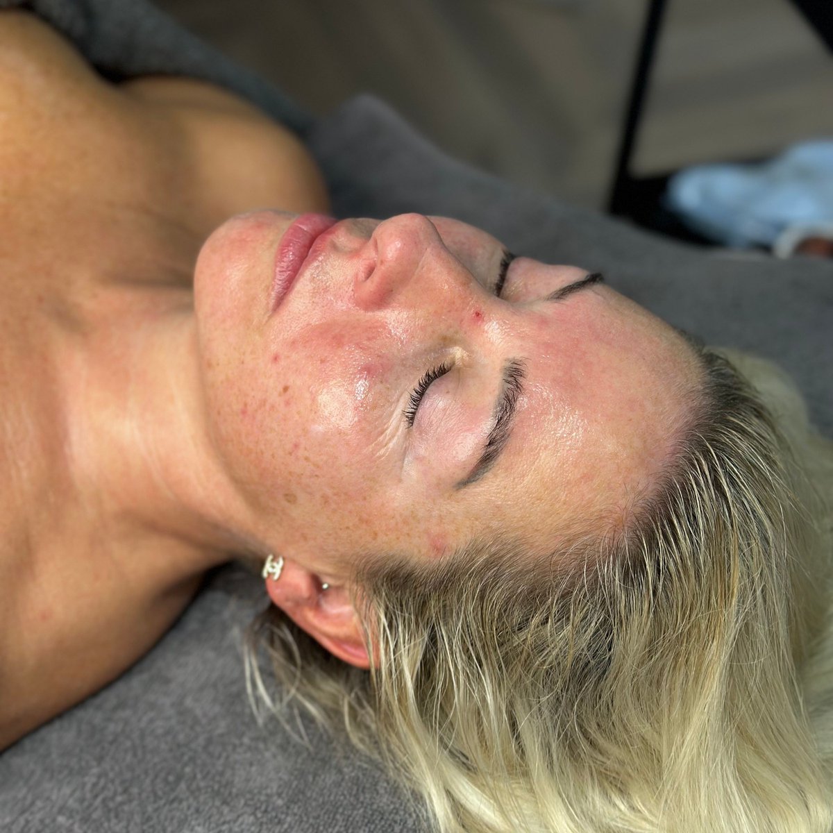 heavenskincare's tweet photo. New year, new skincare routine! Elevate your self-care game by booking a refreshing facial at Heaven Health &amp; Beauty. Your skin deserves pampering 💆‍♀️✨ Book now: https://t.co/0a0G7qoQm8 

#FreshStart #FacialTime https://t.co/izqFXEi9do
