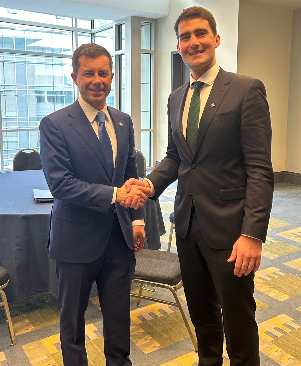jackfchambers's tweet image. I had a good engagement with US Secretary of Transportation @SecretaryPete at #TRBAM in Washington DC. 

We discussed the @TRA_Conference , Irish-US co-operation &amp;amp; issues across the transport sector including road safety, aviation &amp;amp; investment in public transport 🇮🇪 🇺🇸
