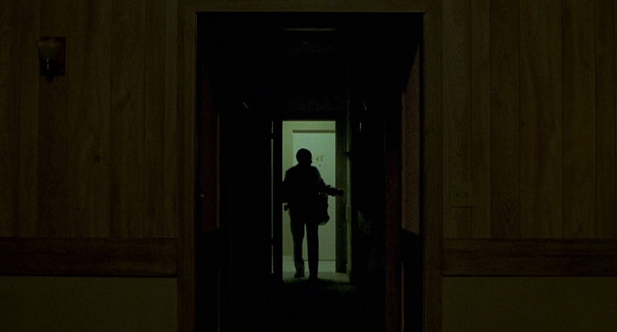 JackOCine's tweet photo. #PhotoObsession trace une ligne de la solitude au voyeurisme et s'appuie sur la partition de Robin Williams pour nous faire croire à son récit insidieux. Pari gagnant : à contre-emploi, l'acteur trouve le juste équilibre entre empathie et malaise. https://t.co/d5ct2wP8iz