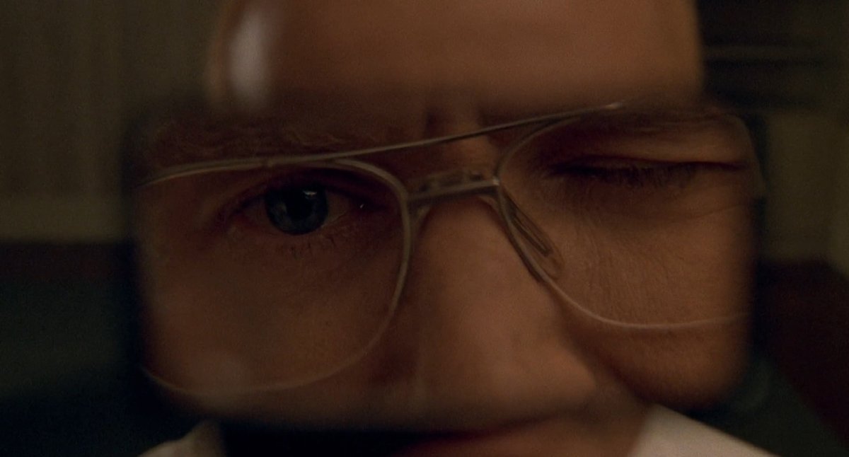 JackOCine's tweet photo. #PhotoObsession trace une ligne de la solitude au voyeurisme et s'appuie sur la partition de Robin Williams pour nous faire croire à son récit insidieux. Pari gagnant : à contre-emploi, l'acteur trouve le juste équilibre entre empathie et malaise. https://t.co/d5ct2wP8iz