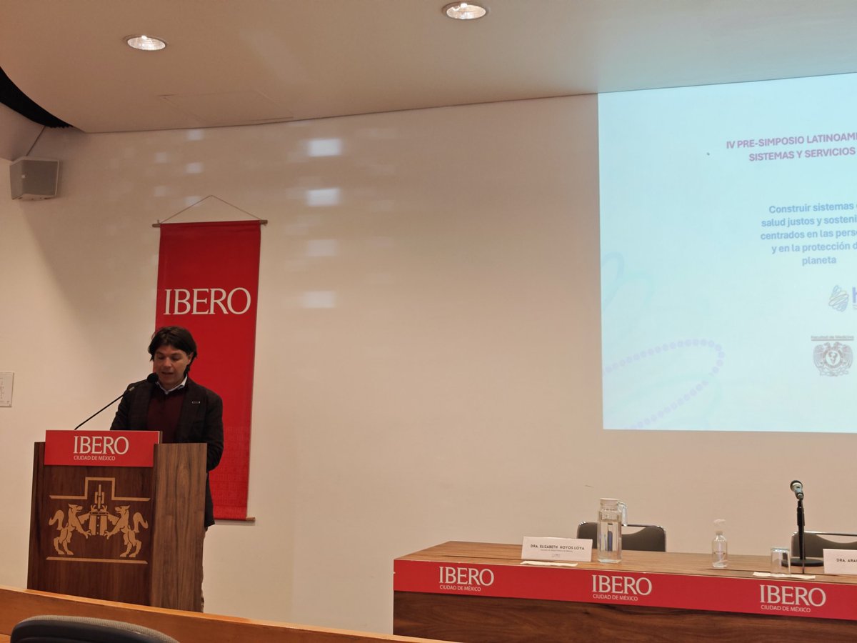 El Dr. <a href="/pablogaitan/">Pablo Gaitán</a>, director del <a href="/equide_ibero/">EQUIDE</a>, inaugurando el pre-simposio latinoamericano en sistemas y servicios de salud de Health Systems Global