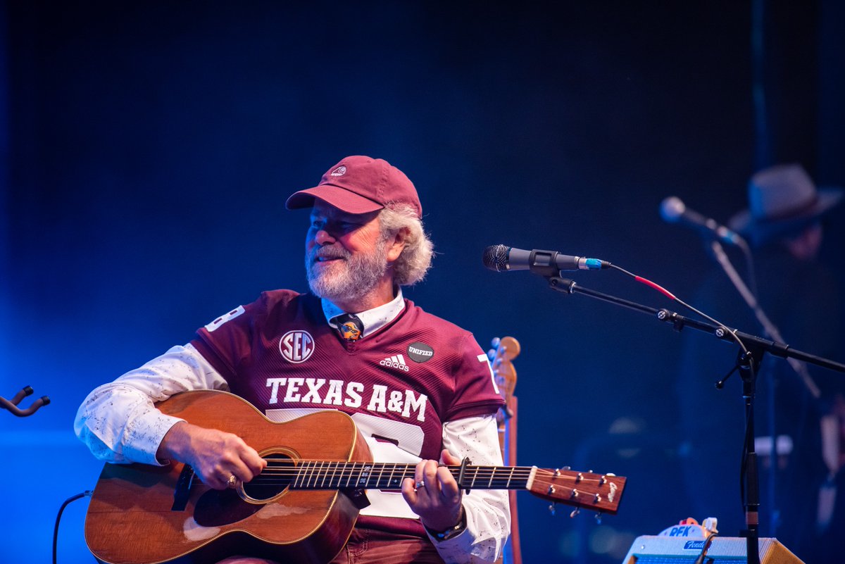 TAMU's tweet photo. Happy birthday to Texas country music legend &amp; Aggie, @robertearlkeen '78! 👍 https://t.co/7tj9kw6nqF