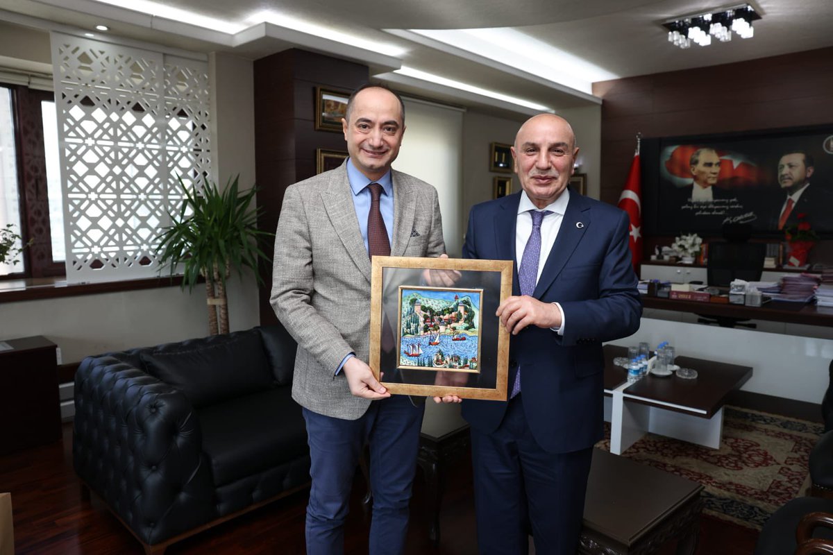 FeritKulali's tweet photo. Halka hizmeti Hakk’a hizmet olarak gören, dili sevgi özü nezaket olan Keçiören Belediye Başkanı Sn. Turgut Altınok @turgutaltinok06 beyefendiyi makamında ziyaret ettik. Misafirperverliği için kendilerine şükranlarımı sunuyorum. https://t.co/QFY5l8wvan