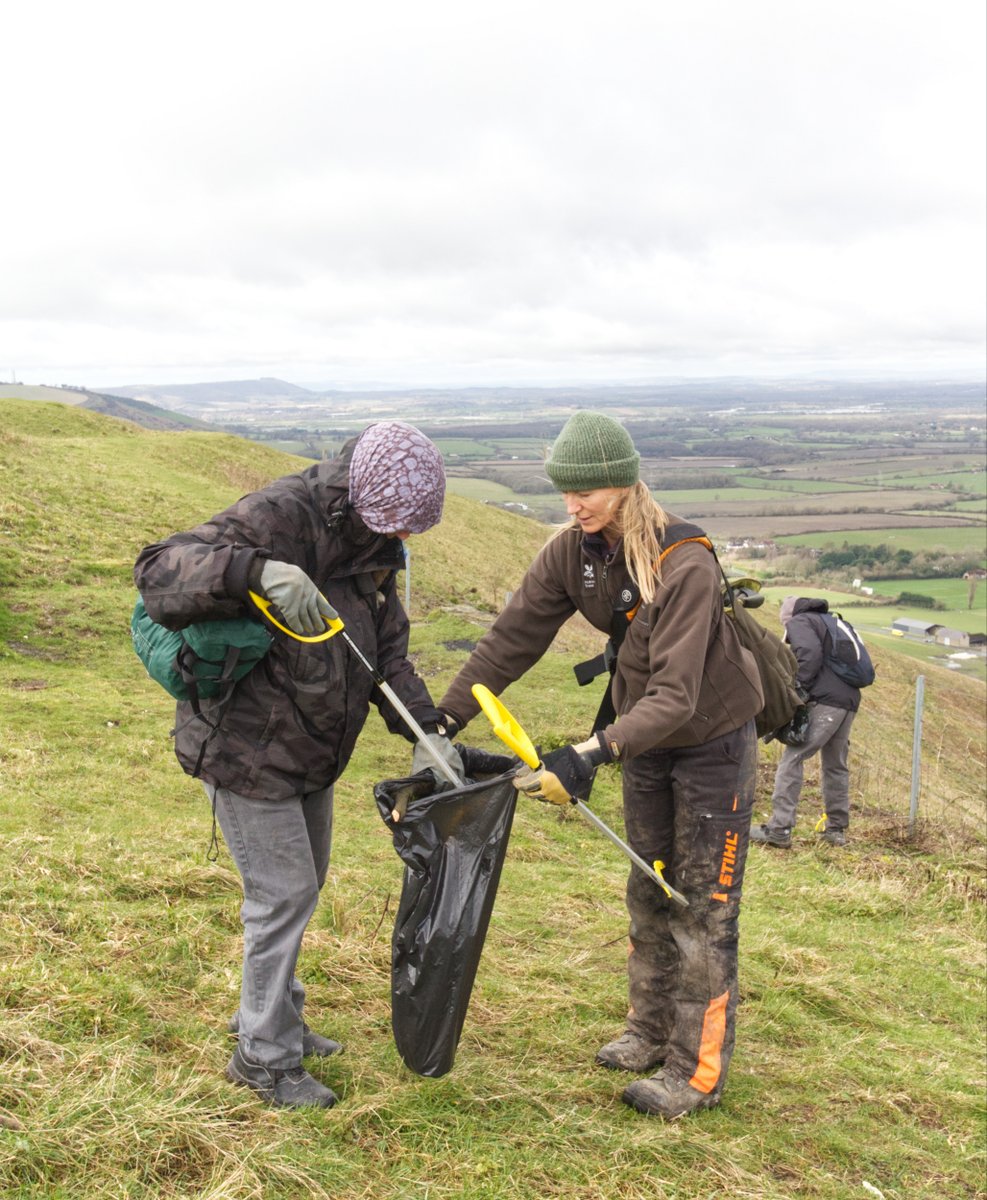 TheSouthDownsNT's tweet photo. This #HeritageTreasures Day we celebrate all of our  #monumentmentors, #scrubbashers, #dogambassadors, #bugcounters, #downsfromabovedetectives and #treeplanters. You can can be one too🦋🌳😀 https://t.co/PwcgKCerwZ Thanks to #NationalLottery #HeritageFund @HeritageFundUK https://t.co/b4PAXrlNZi