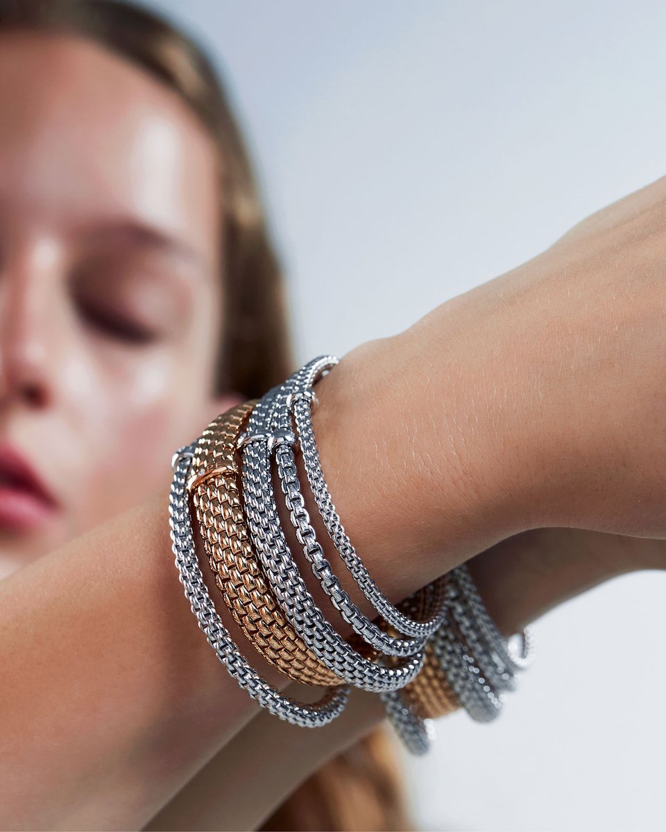 MandCoJewellers's tweet photo. Layering up with Fope...
Chic Italian style that's so easy to wear.
01242 522821
#goldbracelets #firstttmaster #madeinitaly https://t.co/Ug2yV2fPNk