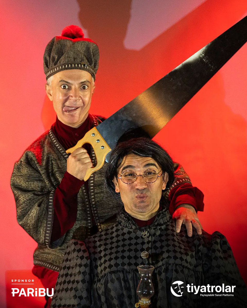 “Şöyle ki, oyunu övmeye ve alt metnini yorumlamaya, benim lugatımdaki kelimeler yetmez. Bu oyun için 10/10 az bir puan.” seyirci yorumlarından🪚

John Buchan’ın 39 Basamak adlı romanı, “39 Buçuk Basamak” adıyla ve <a href="/Tiyatroadam/">Tiyatroadam</a> yorumuyla sahnede!

🎫 t.ly/75jpD