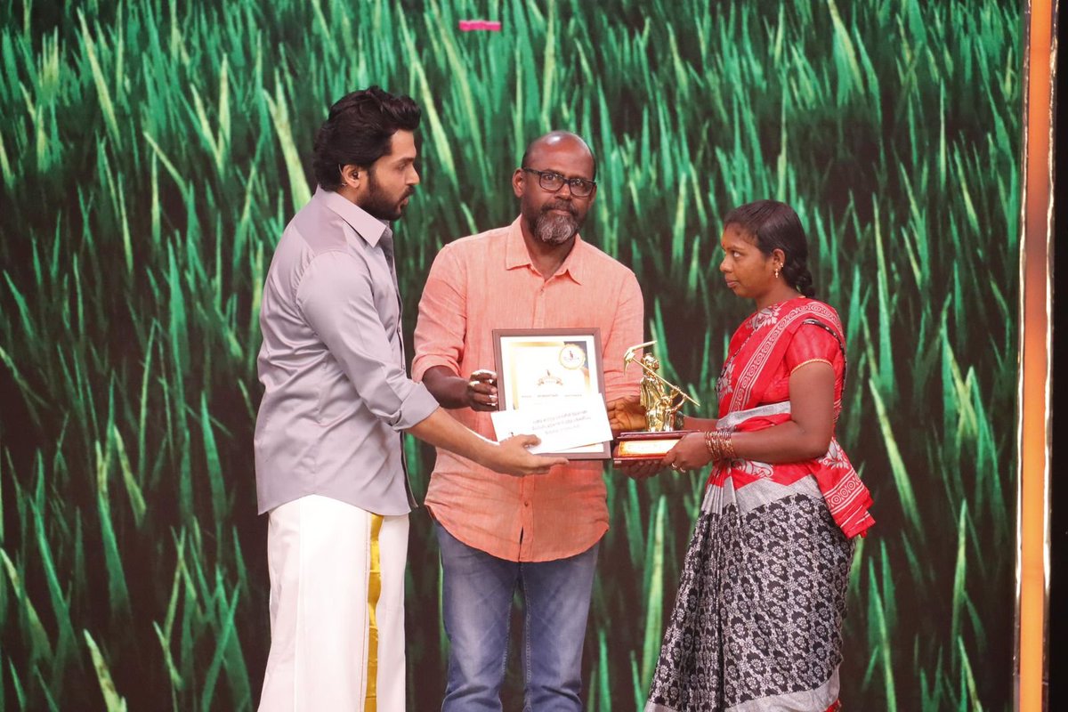@Karthi_offl’s @UzhavanFDN rightly honours the achievers in the field of agriculture, the heroes who bring food to our table #UzhavarAwards2024 #Karthi 👍

@ProSrivenkatesh