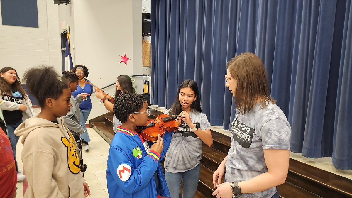 HumbleISD_RPE's tweet photo. @HumbleISD_SMS came out to let our 5th grade students get their hands on the instruments they might be interested in playing next year. https://t.co/2GxzoKitEv