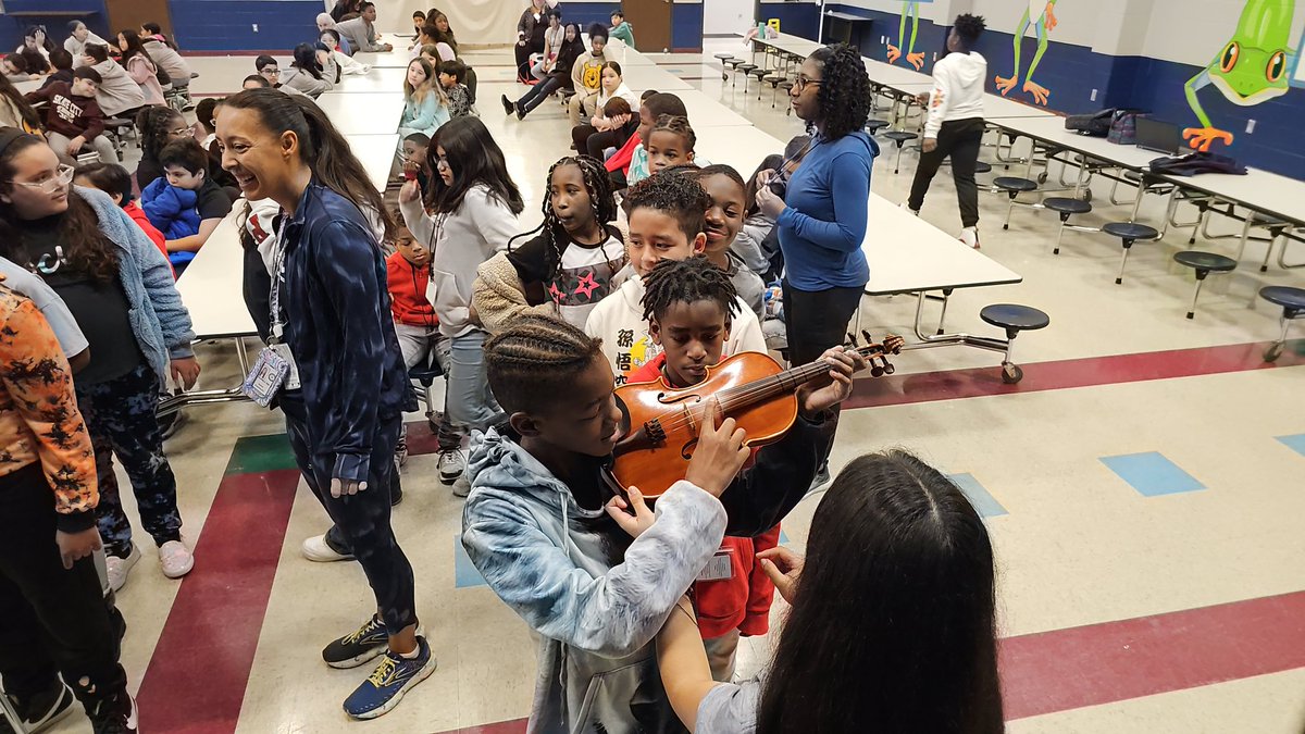 HumbleISD_RPE's tweet photo. @HumbleISD_SMS came out to let our 5th grade students get their hands on the instruments they might be interested in playing next year. https://t.co/2GxzoKitEv