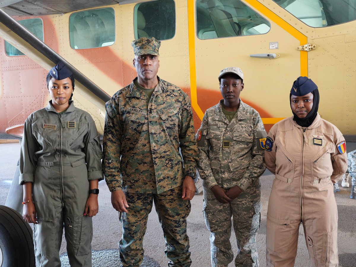 USAfricaCommand's tweet image. Gen. Michael Langley &amp;amp; Sgt. Maj. Michael Woods of visit Chad on January 9-10, 2024, to strengthen partnerships, address regional security, and promote peace in the Sahel. Collaboration is key! #SahelSecurity #PartnershipForPeace
@USEmbNDjamena