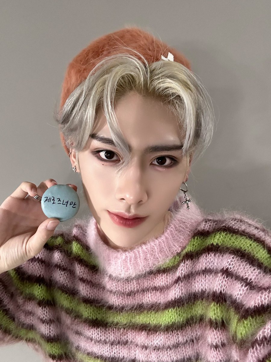 hourlycatricky's tweet photo. category is best ricky selcas https://t.co/00h3QafYjh