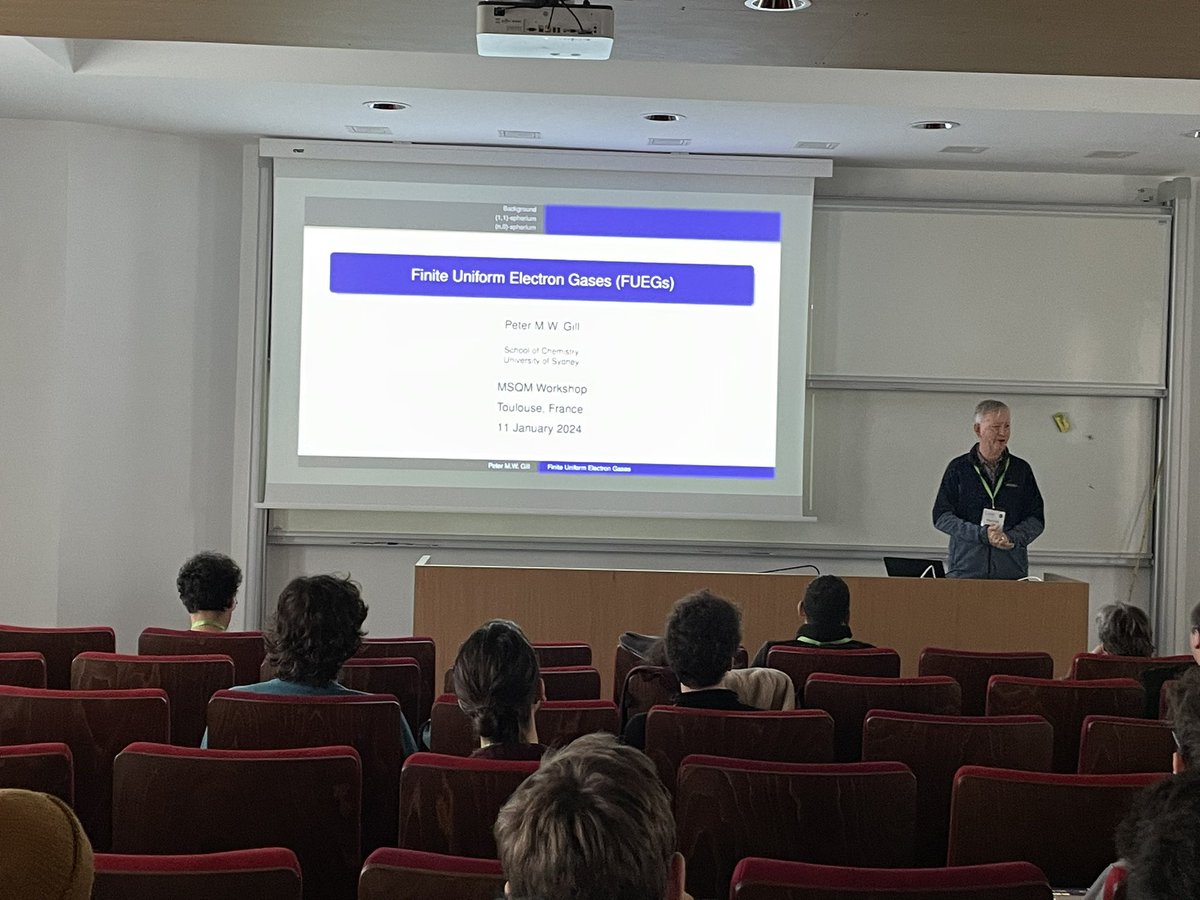 GDR_NBODY's tweet photo. From a country far far away, Peter Gill from @Sydney_Uni is taking us on a journey in sphereland and uniform electron gases #MSQM2024 #compchem https://t.co/wbtobRroJu