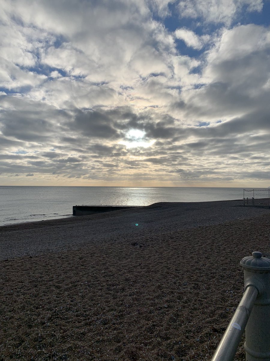susywilkinson's tweet photo. Another similar looking sky today but this is from my walk to #SaintLeonards #EastSussexCoast https://t.co/2zhWbqsEsA