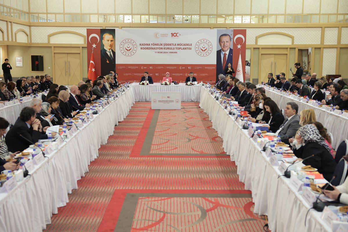 MahinurOzdemir's tweet photo. Kadına Yönelik Şiddetle Mücadele Koordinasyon Kurulu’nun ilk toplantısını Adalet Bakanımız Sn. @yilmaztunc ve İçişleri Bakanımız Sn. @AliYerlikaya, ilgili bakanlık ve kuruluşların temsilcilerinin katılımlarıyla gerçekleştirdik.

Küresel bir insanlık suçu olarak gördüğümüz kadına yönelik şiddete karşı mücadeleyi, toplumun tüm kesimleriyle iş birliği içerisinde yürütmenin kıymetli olduğuna inanıyoruz.

Bu anlamda Kurulumuzun önemli bir sorumluluk üstlendiğine inanıyor, şiddete karşı sıfır tolerans ilkemize katkı sunan tüm katılımcılara teşekkür ediyorum.