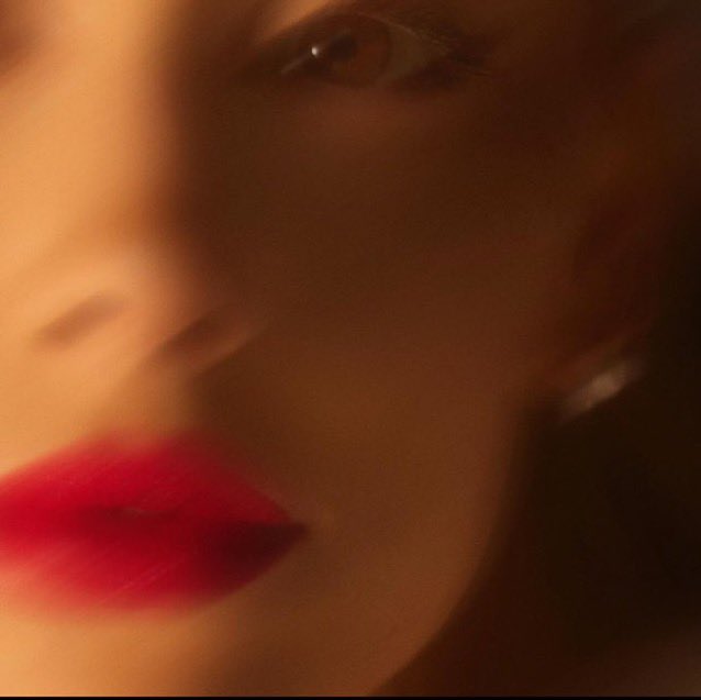 GrandeTourFR's tweet image. 6h du matin - le single 

16h - le clip 

#YesAndTOMORROW 💋