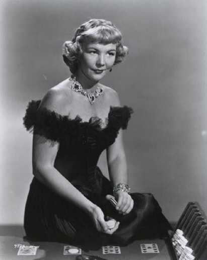 WAGongaware's tweet photo. Veda Ann Borg #BOTD 1915
"The Shadow" (1940, #MovieSerial)
"Mildred Pierce" (1945)
"Guys and Dolls" (1955)
A Borg you wouldn't mind being assimilated with.
#FilmNoir #muscials https://t.co/s9APB8tx41