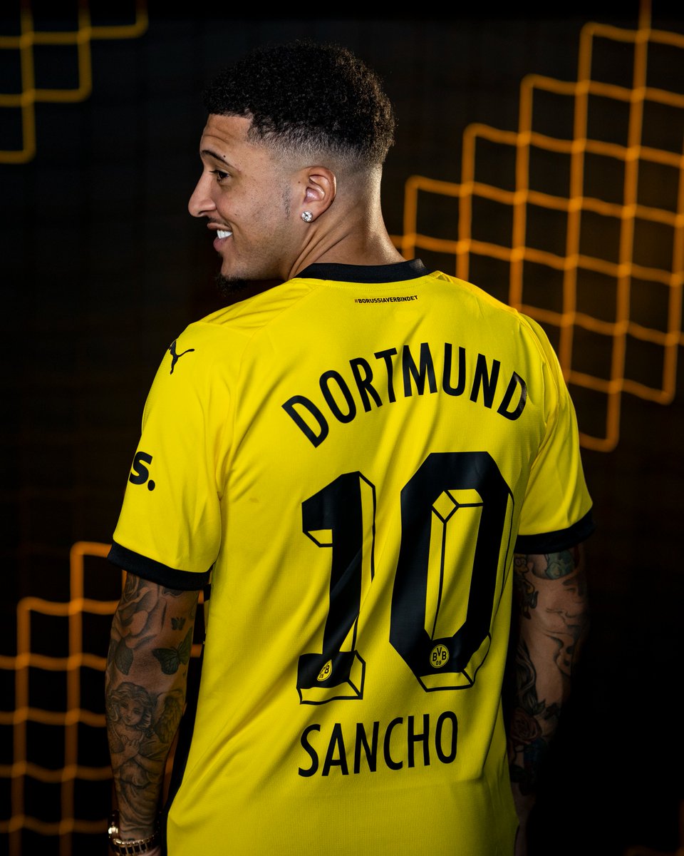 Back 🖤💛

#UCL