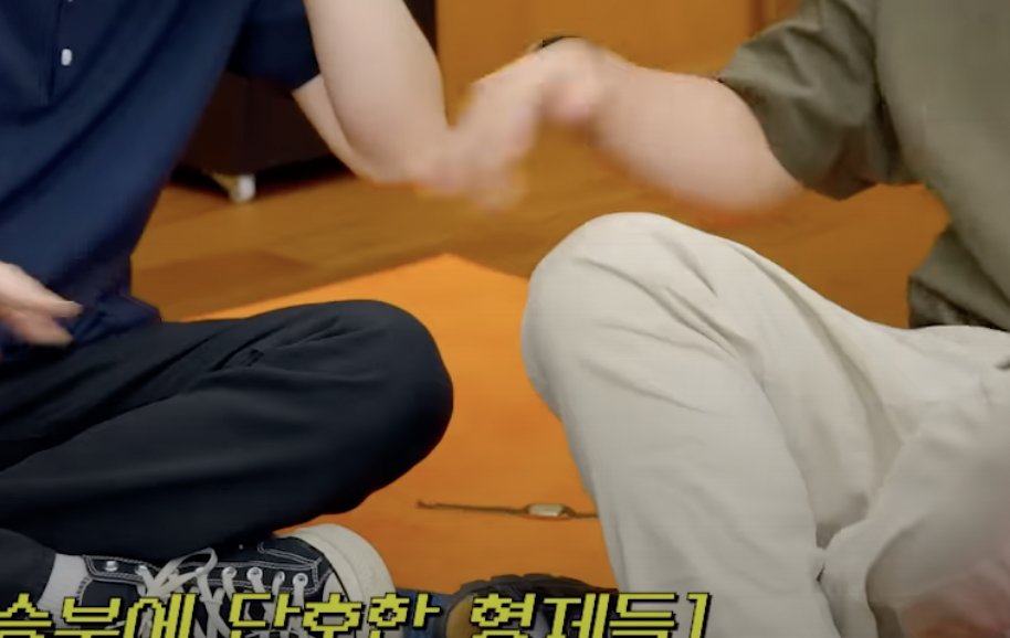 승부에 진심인 남자들 . . 
할리갈리 할 때 시계 다 빼놓고 하는 것 보고 깔 깔 웃음 
이게미라클라스햐