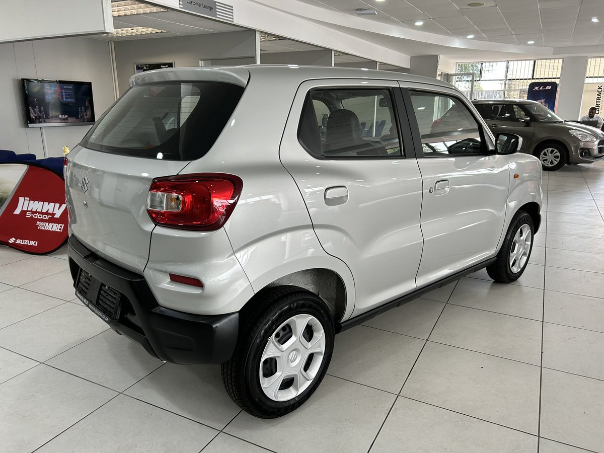 JonbGoon's tweet photo. S-Presso GL Automatic - Brand new vehicle for only R 159 999 with a 5yr 200 000km Warranty. 
Great value for money!! 💴 💴💴💴 https://t.co/xoTAVFA6PB